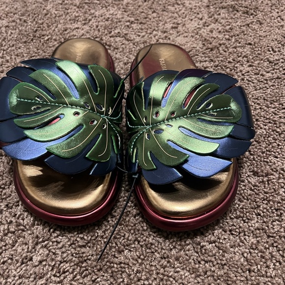 FARM Rio Brazil Bronze Palm Monstera
Metallic Slides Shoes Sandals 
SZ-8 GUC - Picture 2 of 7